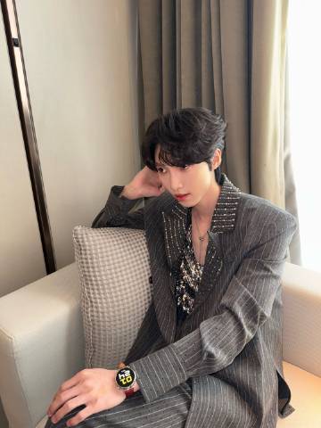 赵磊官宣结婚  没想到赵磊这么年轻就结婚了[笑cry] 