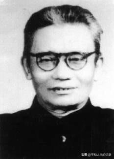 1963年，中国社科院哲学部扩大会议闭幕前，毛主席召见了部分学者，山东大学的高亨