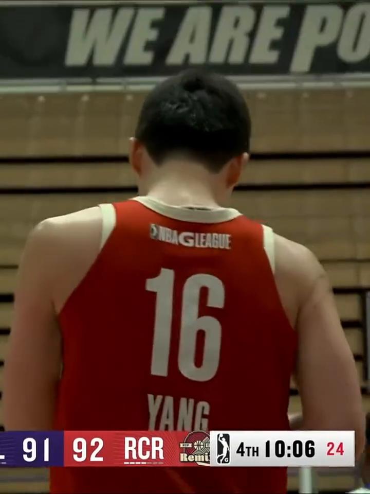 动作过于明显！沙克尔福德上篮时到杨瀚森面部被吹进攻犯规。
小可不得一个大幅度的变