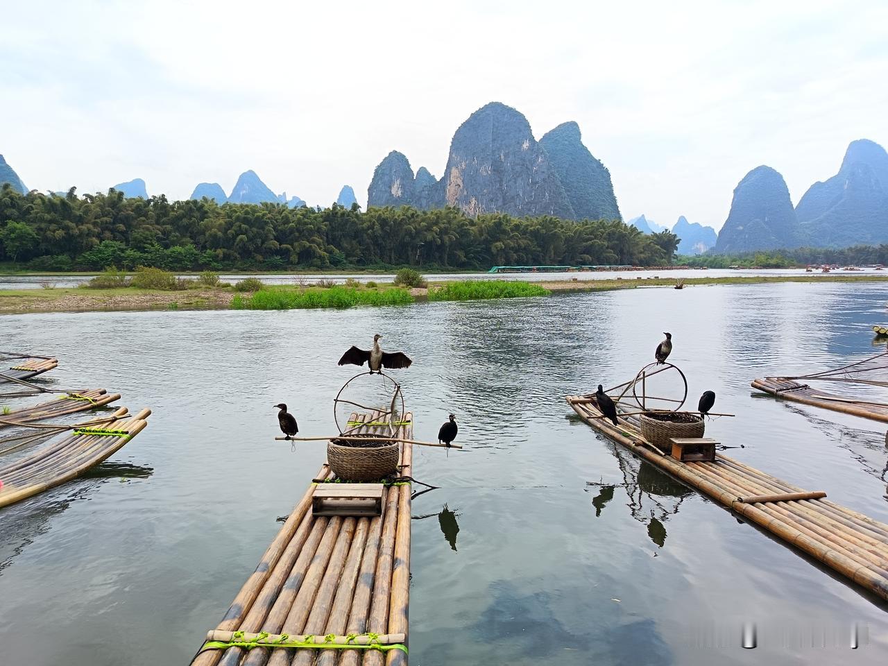 老年人旅游不住太贵的酒店，不是住不起是舍不得，因为小时候太穷了。