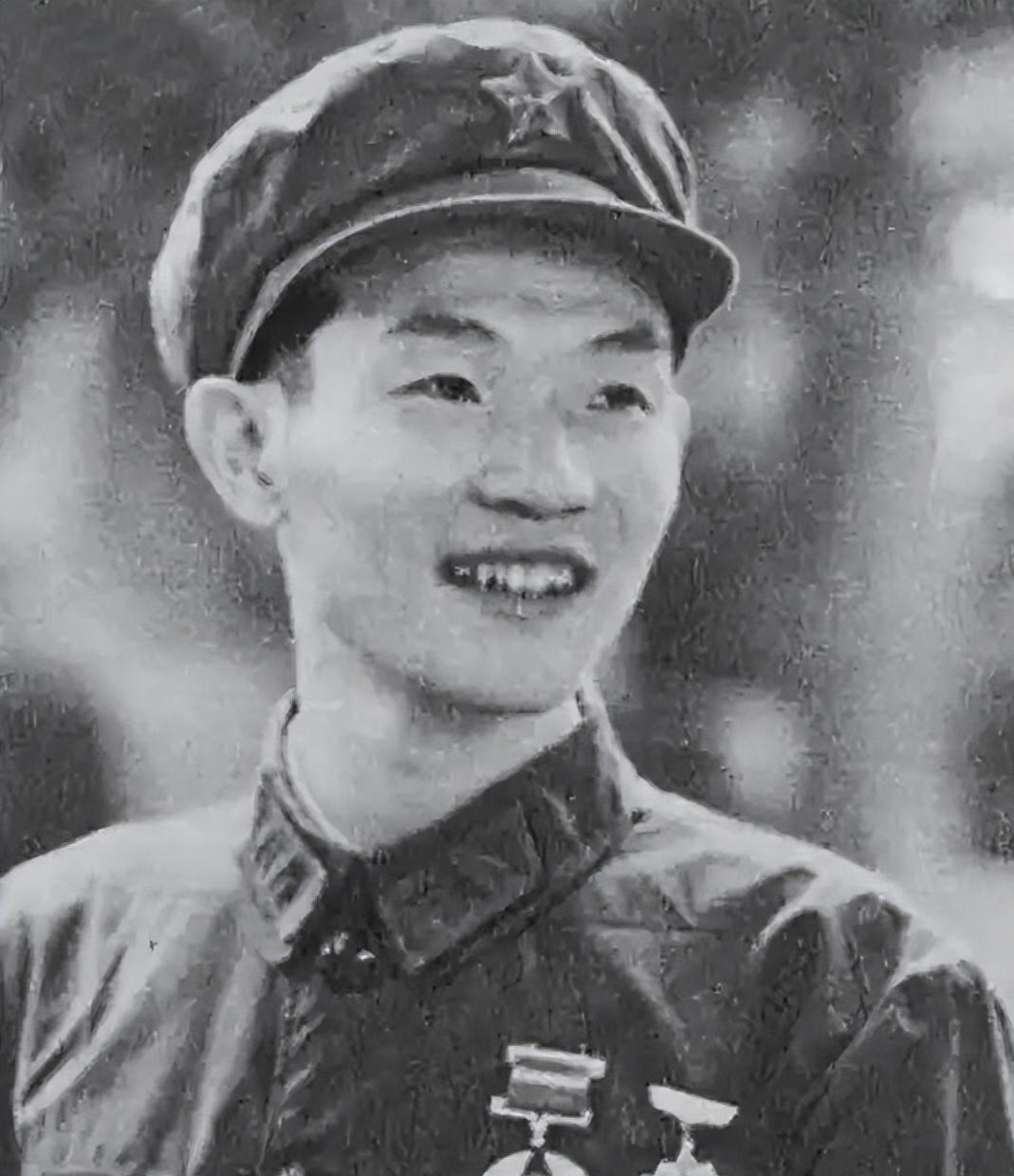 1979年，这个身高不到1.6米的湖南小伙子，用一枚手榴弹创造了军史上的传奇。他