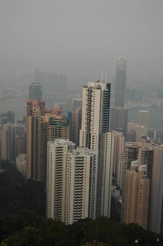 看了香港高楼大火，还以为住高层电梯房洋气吗？高层超高层电梯房，真的就是把那么多户