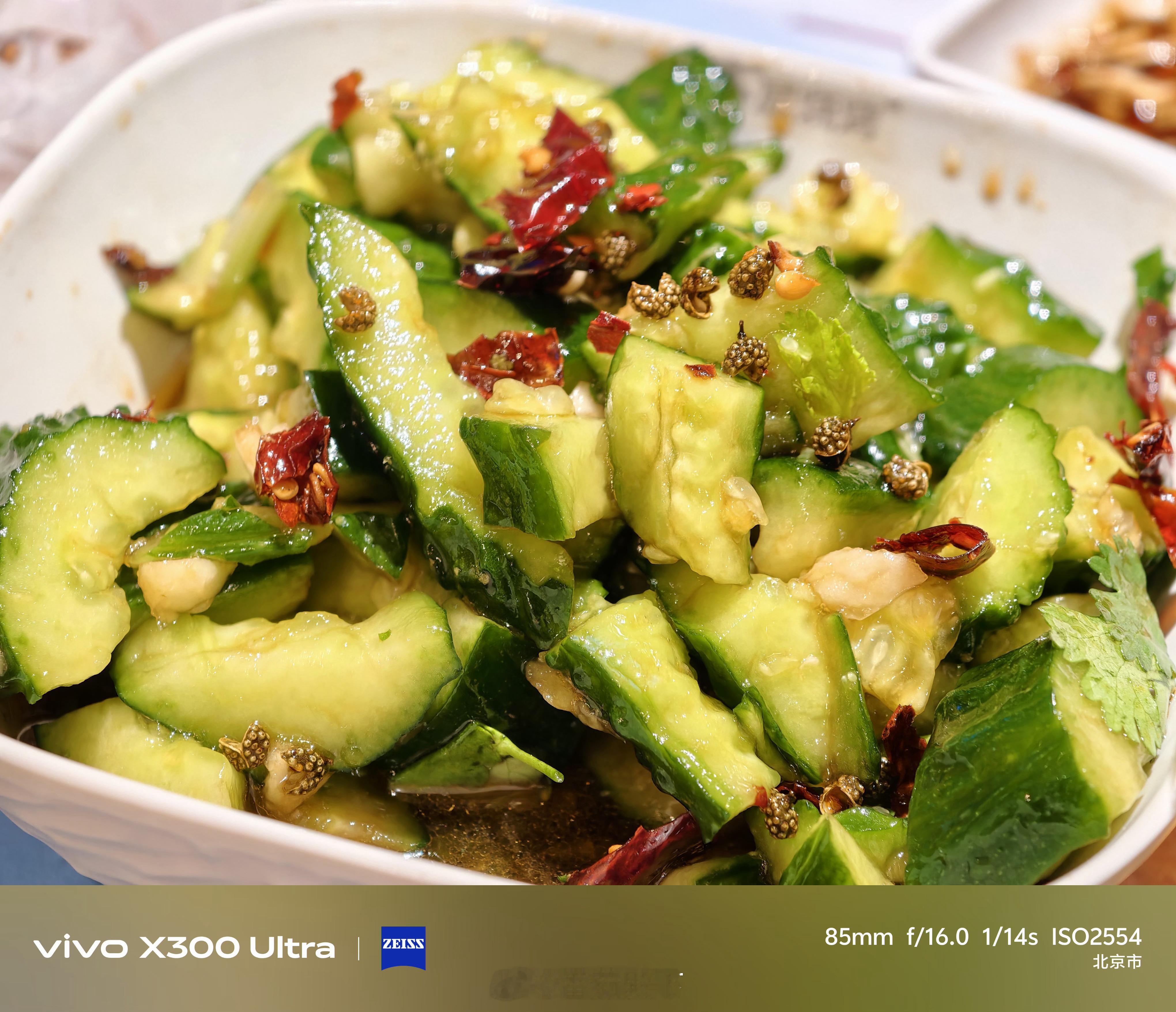 2026W15超大杯激活数：Xiaomi 17 Ultra约4100台vivo 