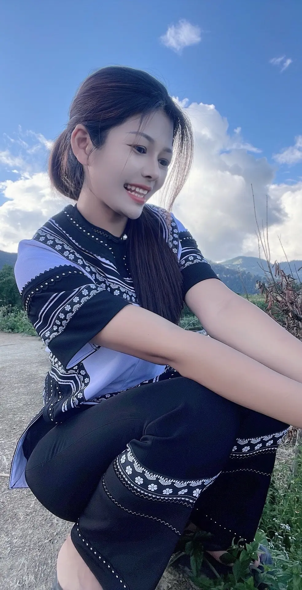 喜欢哈尼族的姑娘，下辈子投胎做一个哈尼族姑娘吧.