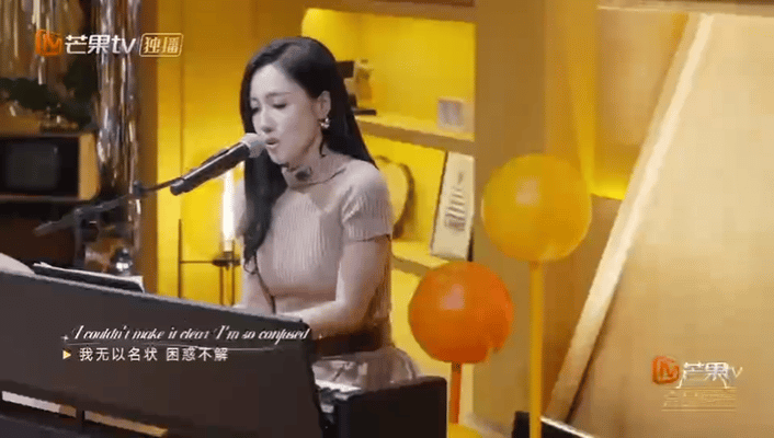 李施嬅钢琴弹唱车崇健爆哭 被李施嬅车崇健狠狠刀到了！一首《crystal cle