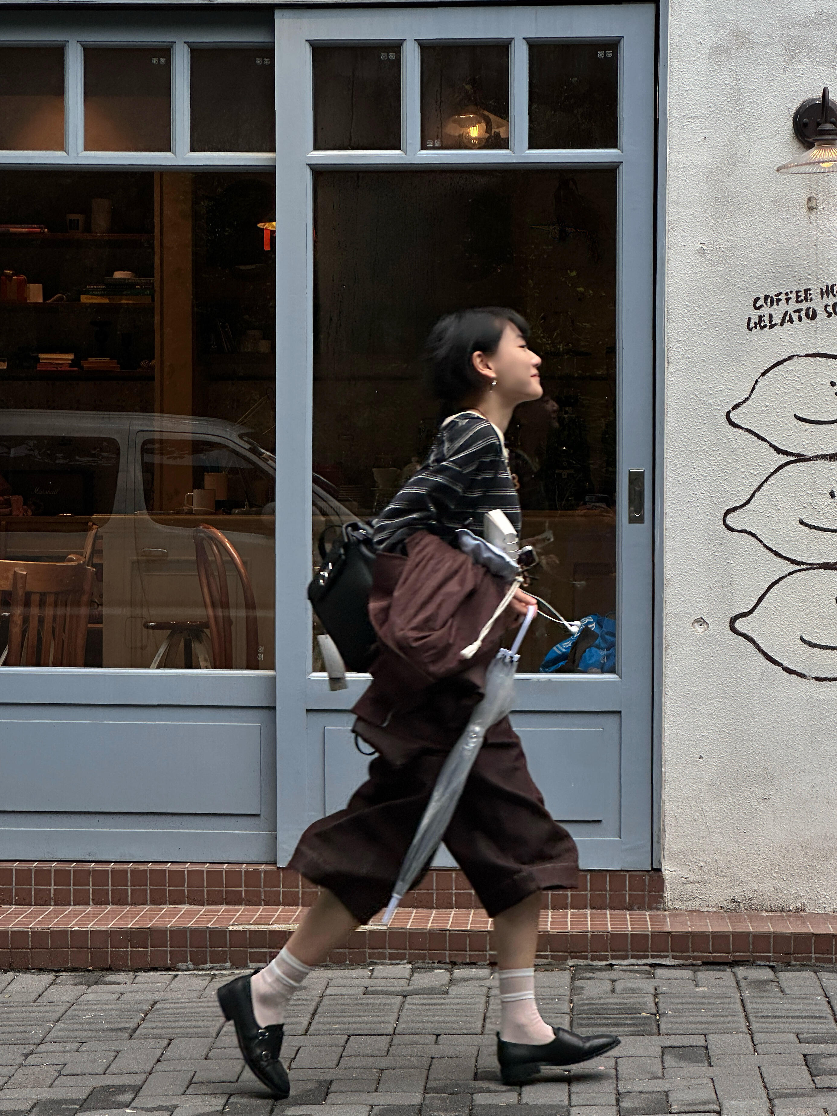 一个人每天使用的欣赏的、赞美的语言越多，他就越能感受到幸福。相反，人每天使用的批