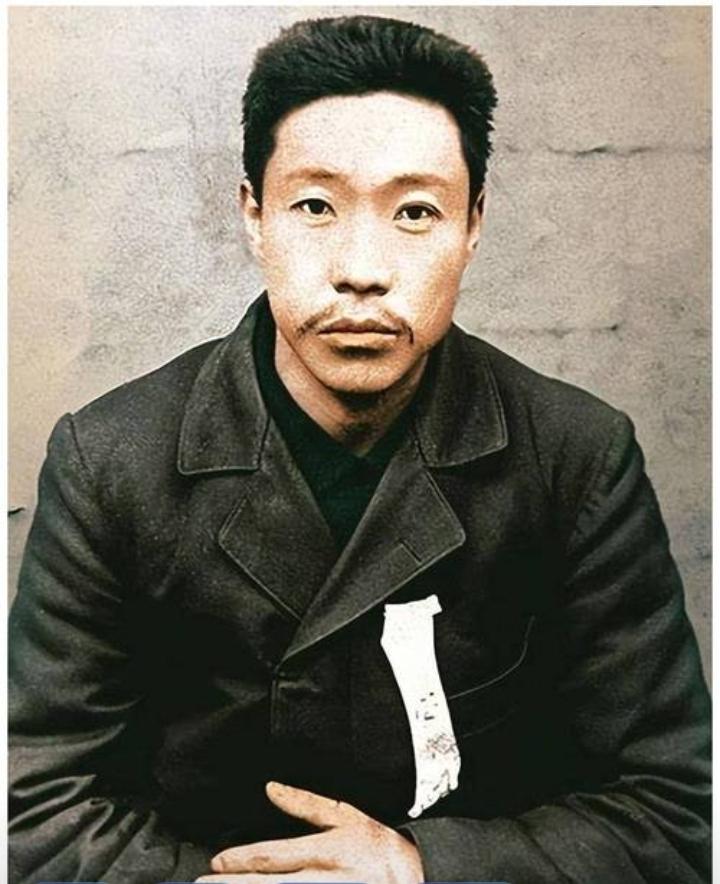 1909年10月26日上午9时，日本首相伊藤博文下火车检阅部队之际，朝鲜抗日义士