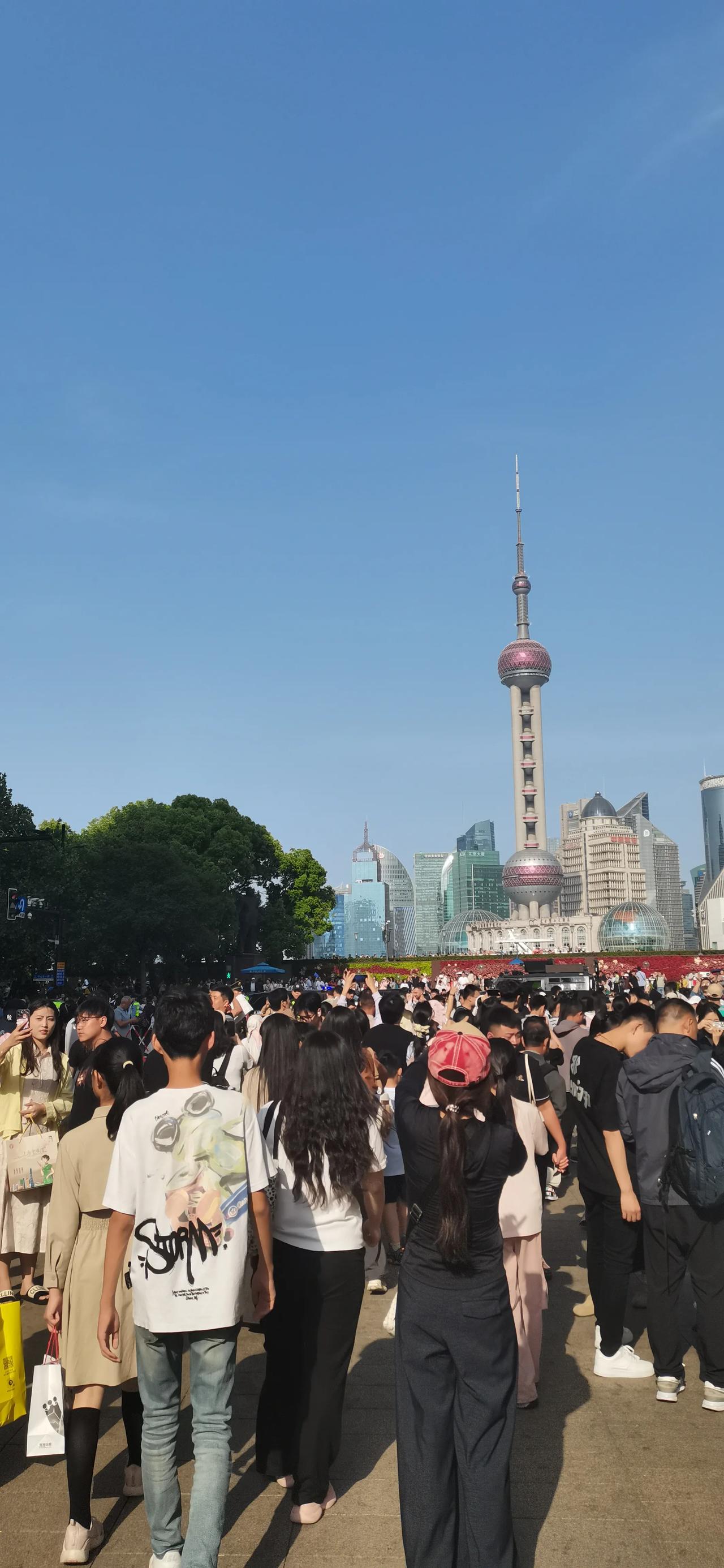 上海城市风光 上海南京路的人流和人气确实很惊人。每次去那里，都被汹涌的人潮震撼。