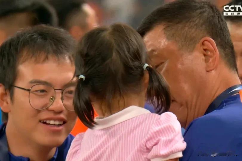 看到吴兴涵现在的大放异彩，不禁让泰山队球迷又想起了郭田雨，如果不犯错，凭借他的个