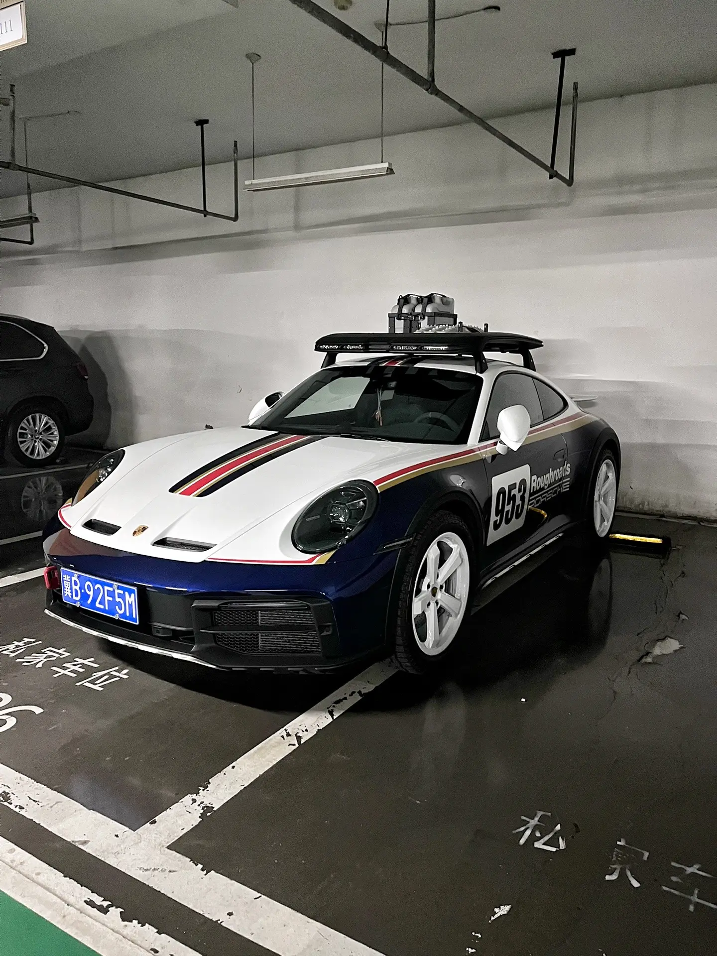 全国仅250台配额的保时捷911达喀尔，车身比例协调，线条张弛有度，太美了