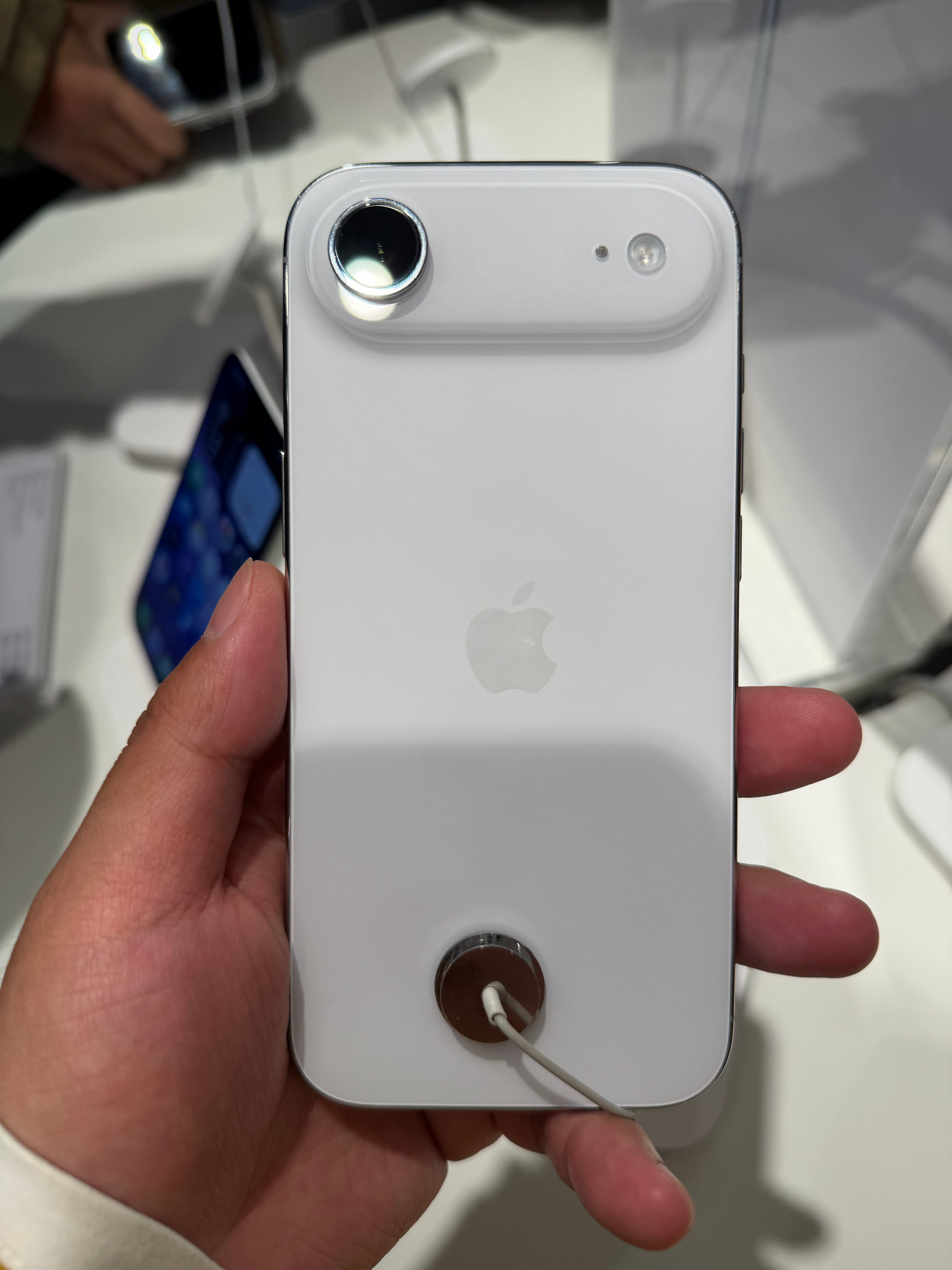 iPhone 17 Air，我愿称之为美丽废物，除了轻薄好看，没任何值得买的点！