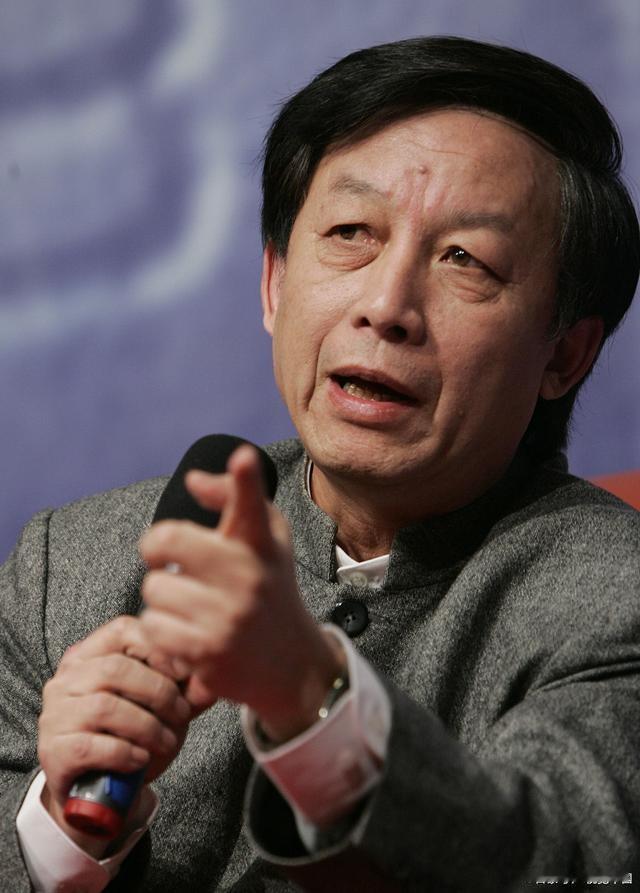 “乾隆是王八蛋！”易中天在央视一档栏目中，当着全国观众的面大骂乾隆，说他在位60