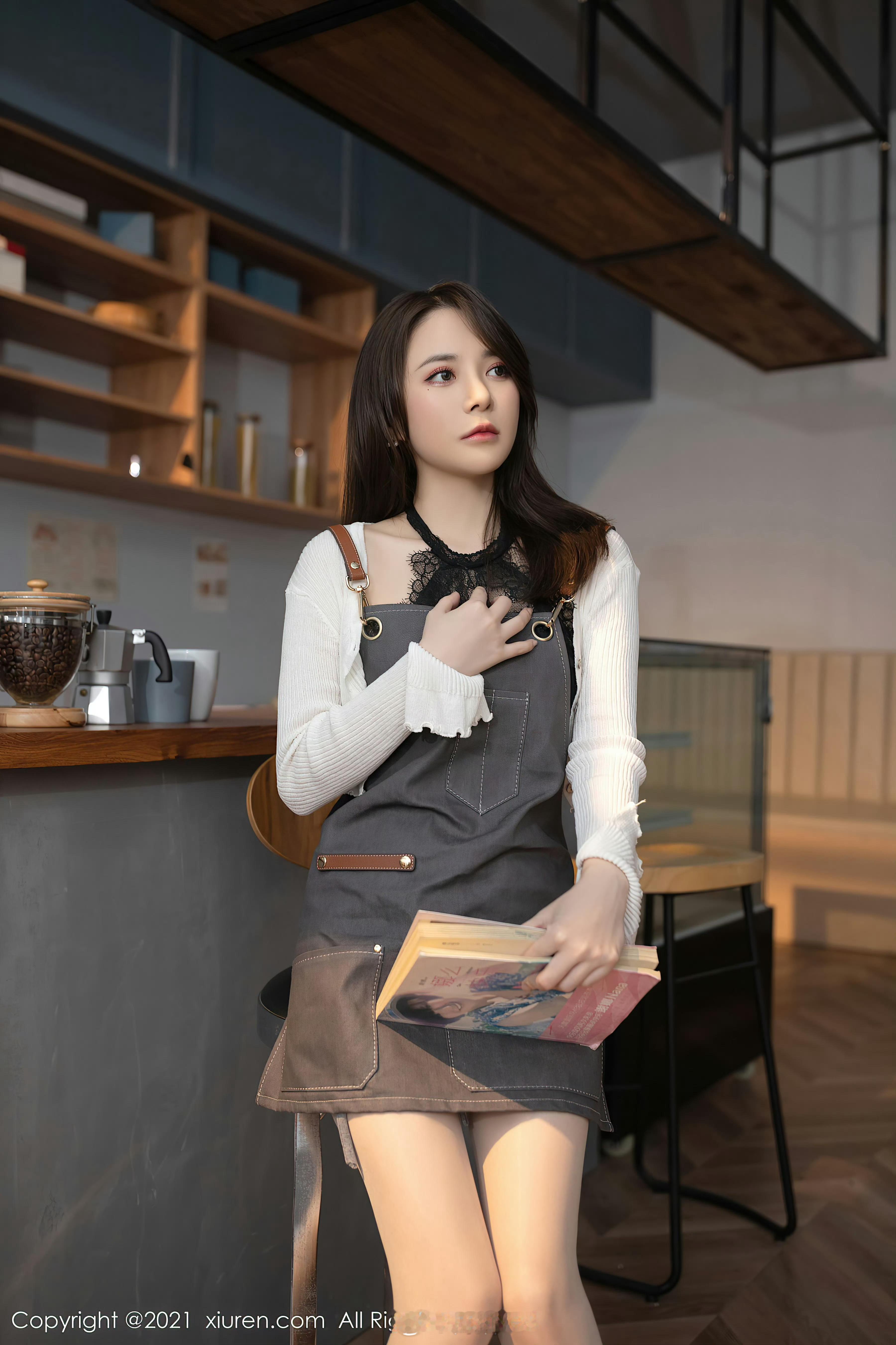 咖啡店里上班的小姐姐 ​​​