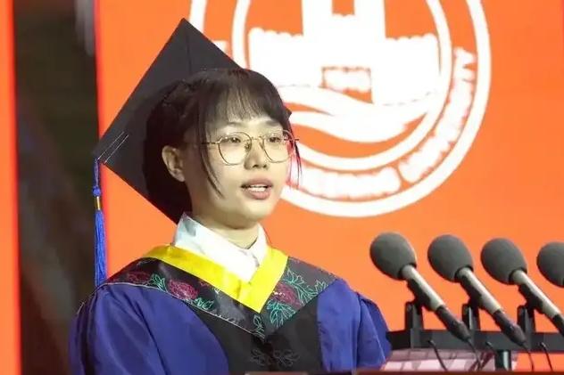 被亲生爹娘丢掉的孩子，反倒成了985博士：这大概是命运甩在血缘论者脸上最响亮的一