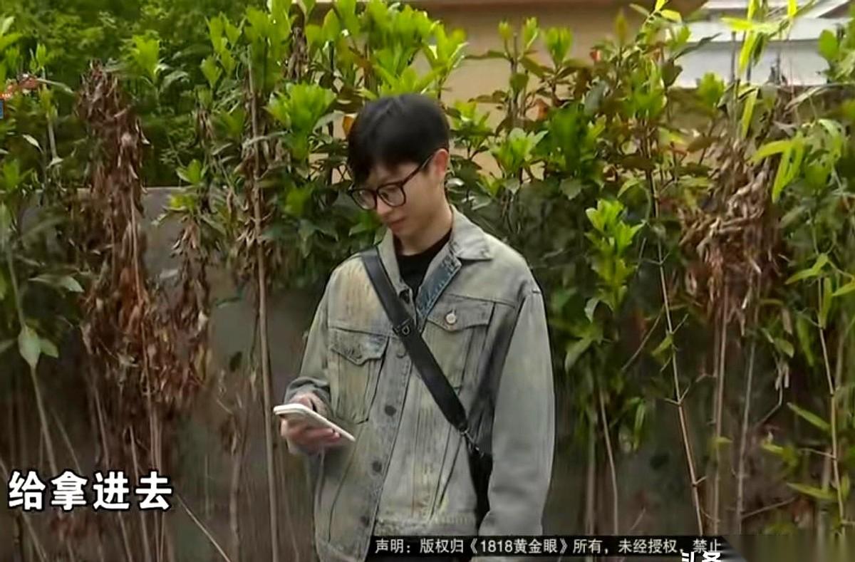 杭州，一男子花8300元买的新手机搁在公司，就出去吃个饭的功夫，被同事连外包装带