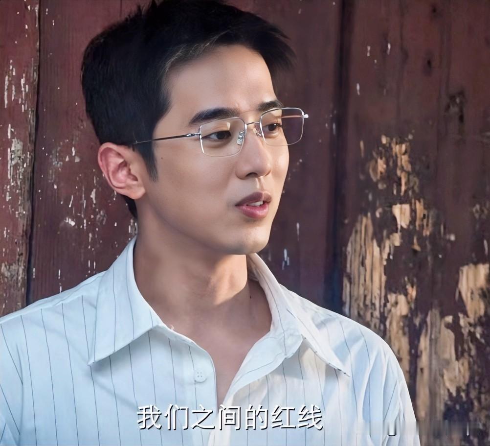 剧里男二的人设就是比较功利，不然也不会这么年轻就当上总监了，他对下属遇困的做法，