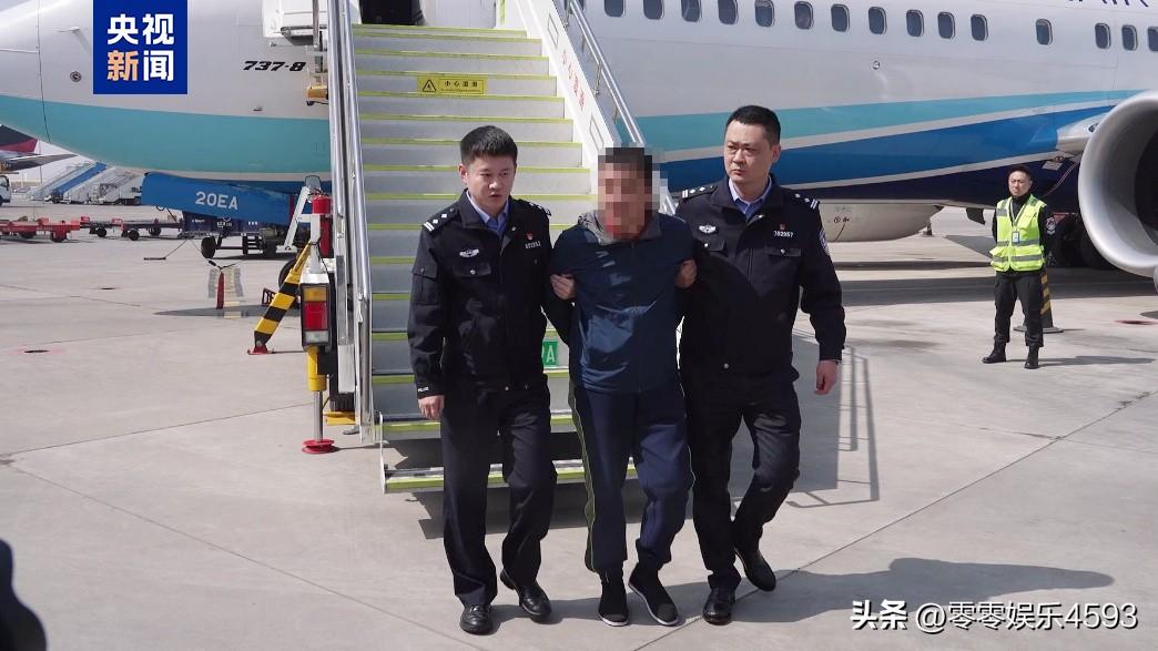 辽宁大石桥重大经济犯罪嫌疑人张某因涉嫌骗取银行贷款后潜逃境外，近日被成功押解回国