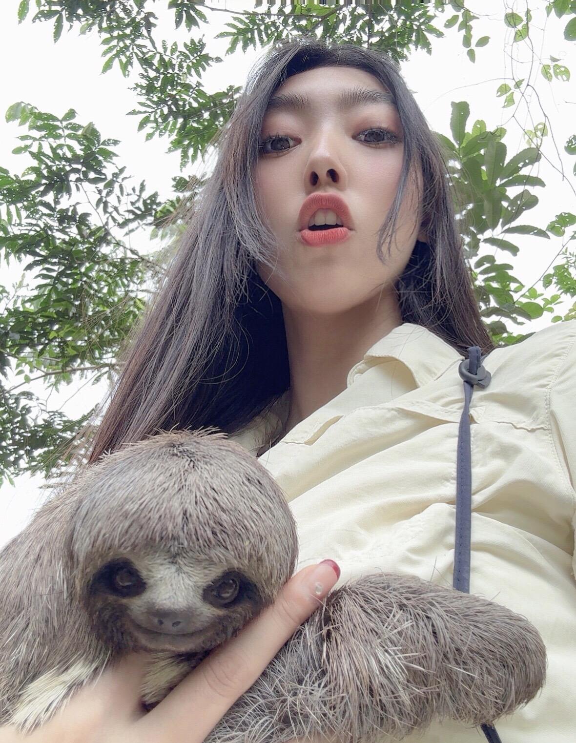 上热门 美女 御姐 今天当甜妹 在大自然里chill一下