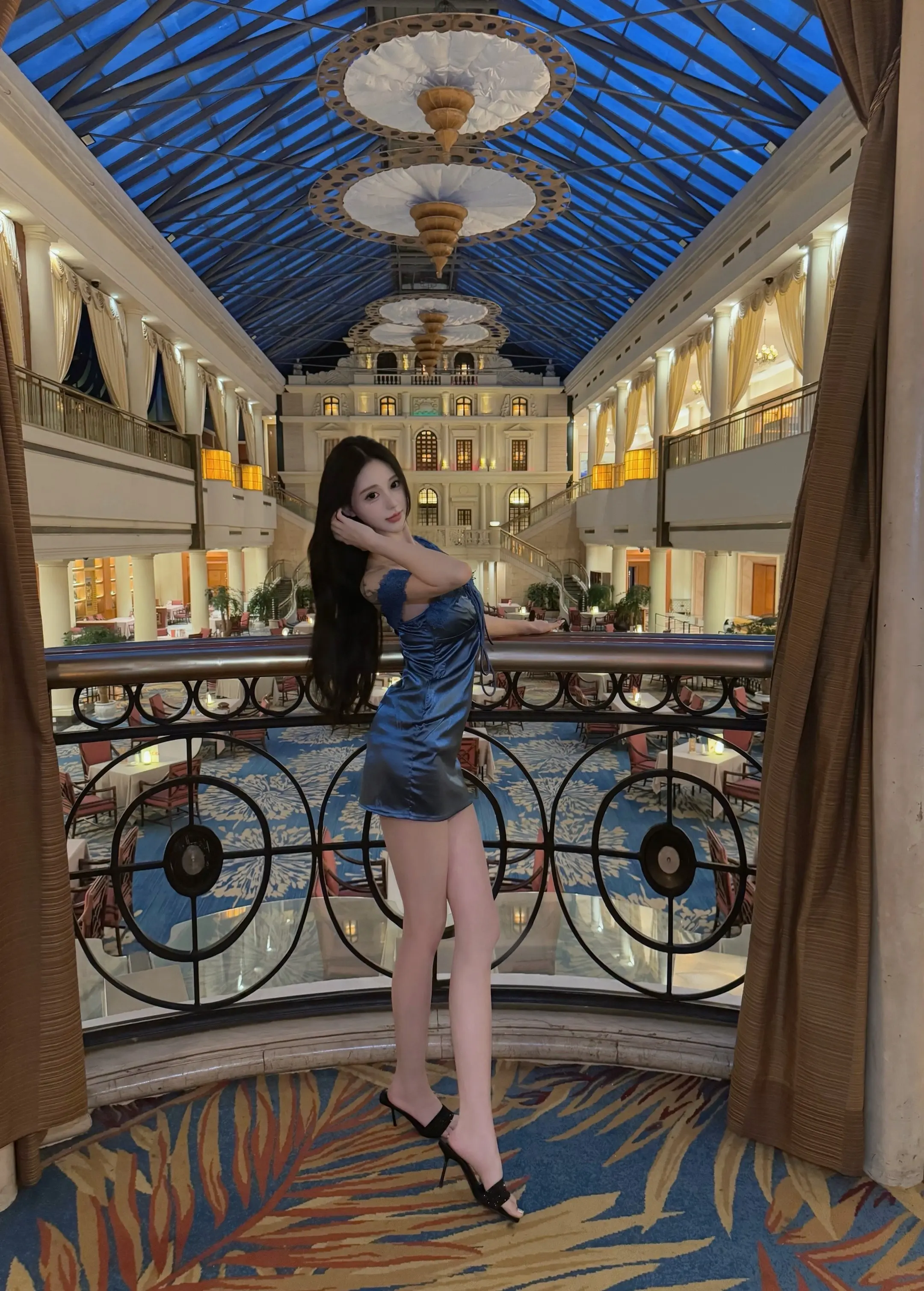 他们都索然无味 还是你好玩儿。