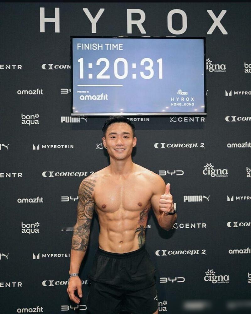 陪跑太子爷郑中基，一手扶起陈伟霆，43岁的阿Sa，最后扭头嫁给了小10岁的健身教