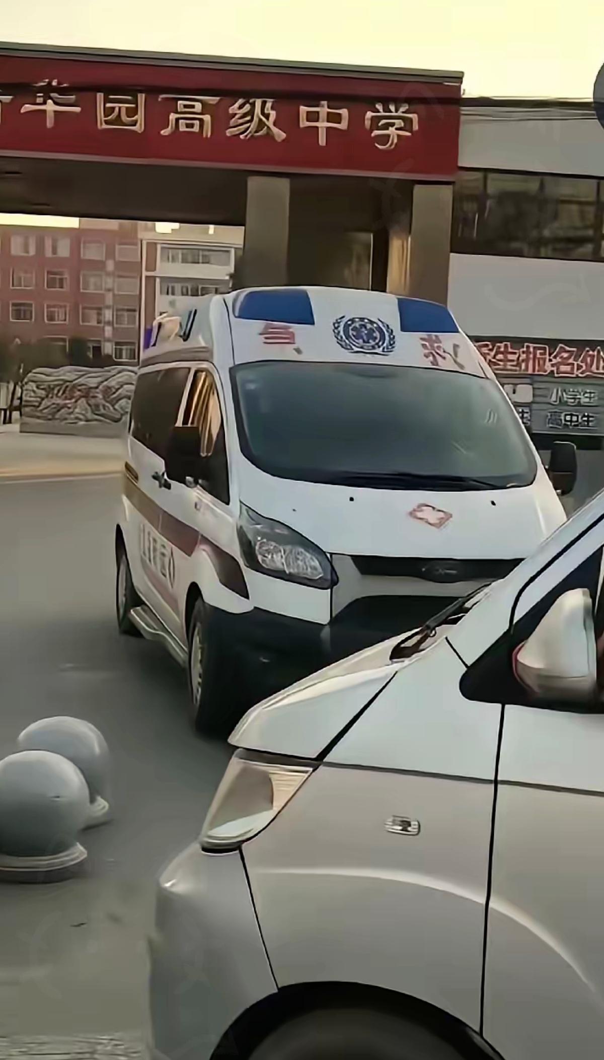 孩子父母在外打工一年盼一次团圆，等来的却是校内身亡的噩耗，更让人寒心的是家长没到