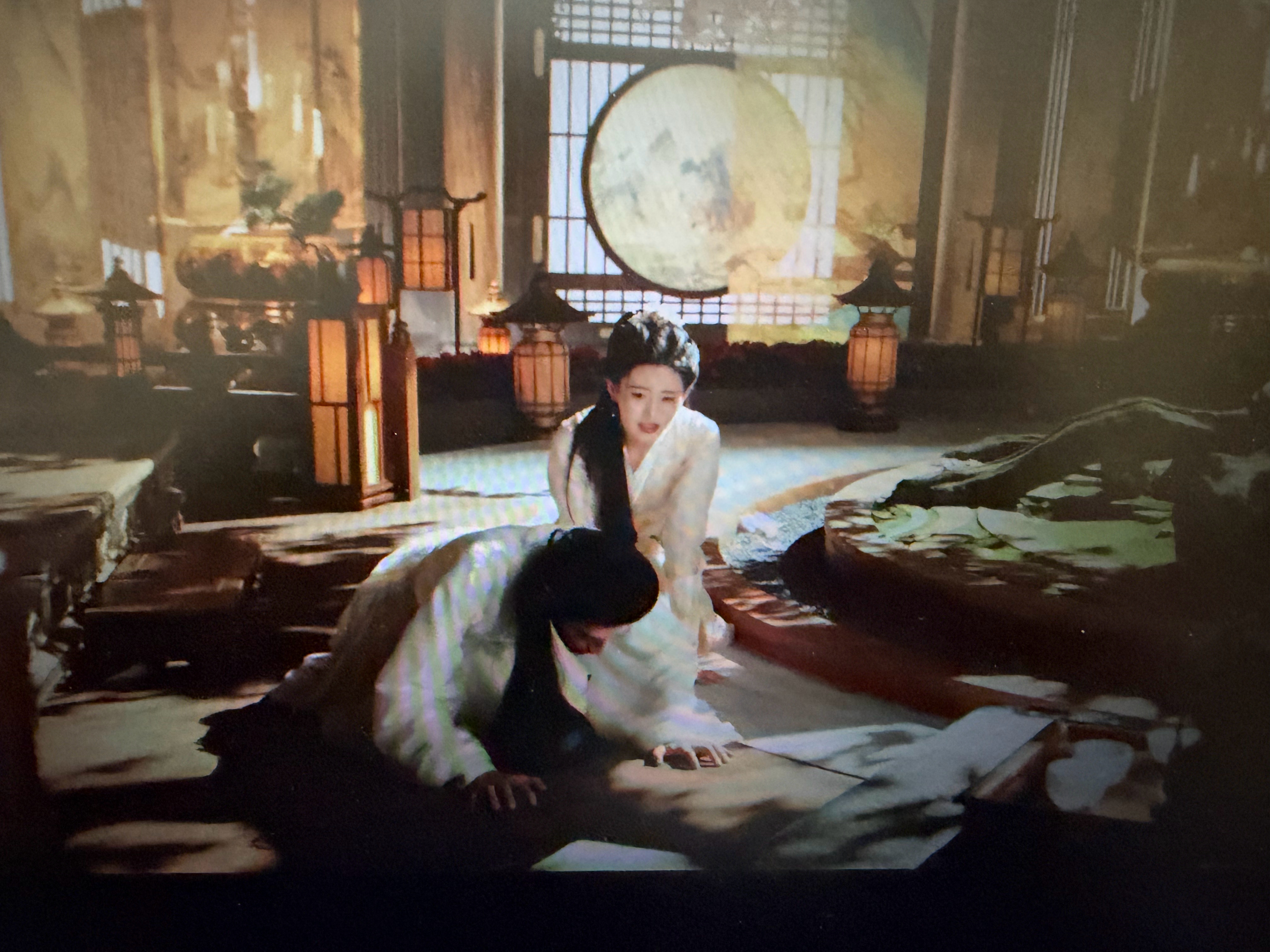 最后几集真的看得我肝疼！严爹真的是最悲壮的！一个接一个，哭完你的哭你的！还好结局