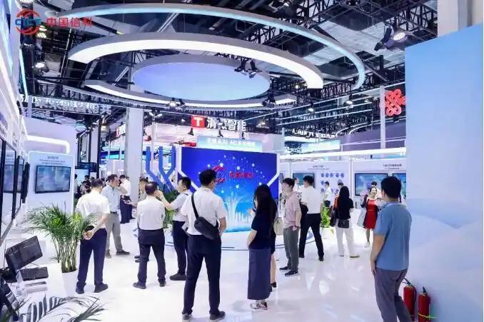 全域焕新
当前，人工智能浪潮奔涌勃兴，数智融合产业蓬勃发展。中国信科紧扣产业发展