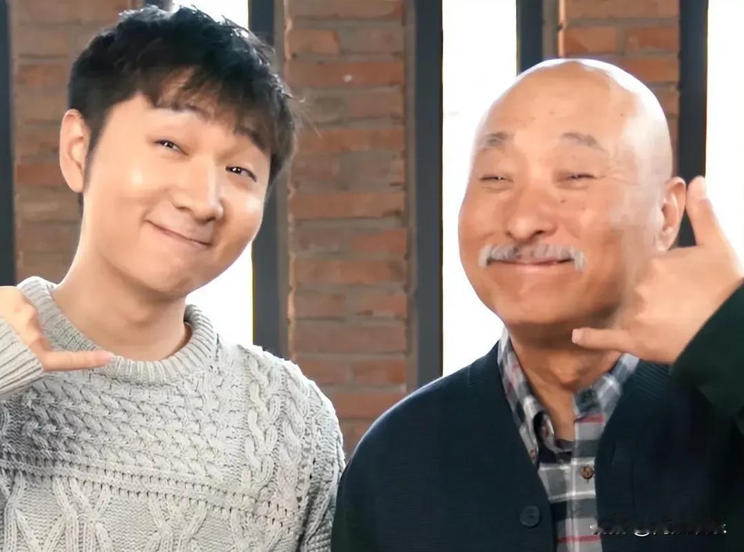 前几天，陈佩斯就祖孙三代用一张脸的话题作出了回应。
 
在电影《戏台》北京首映礼