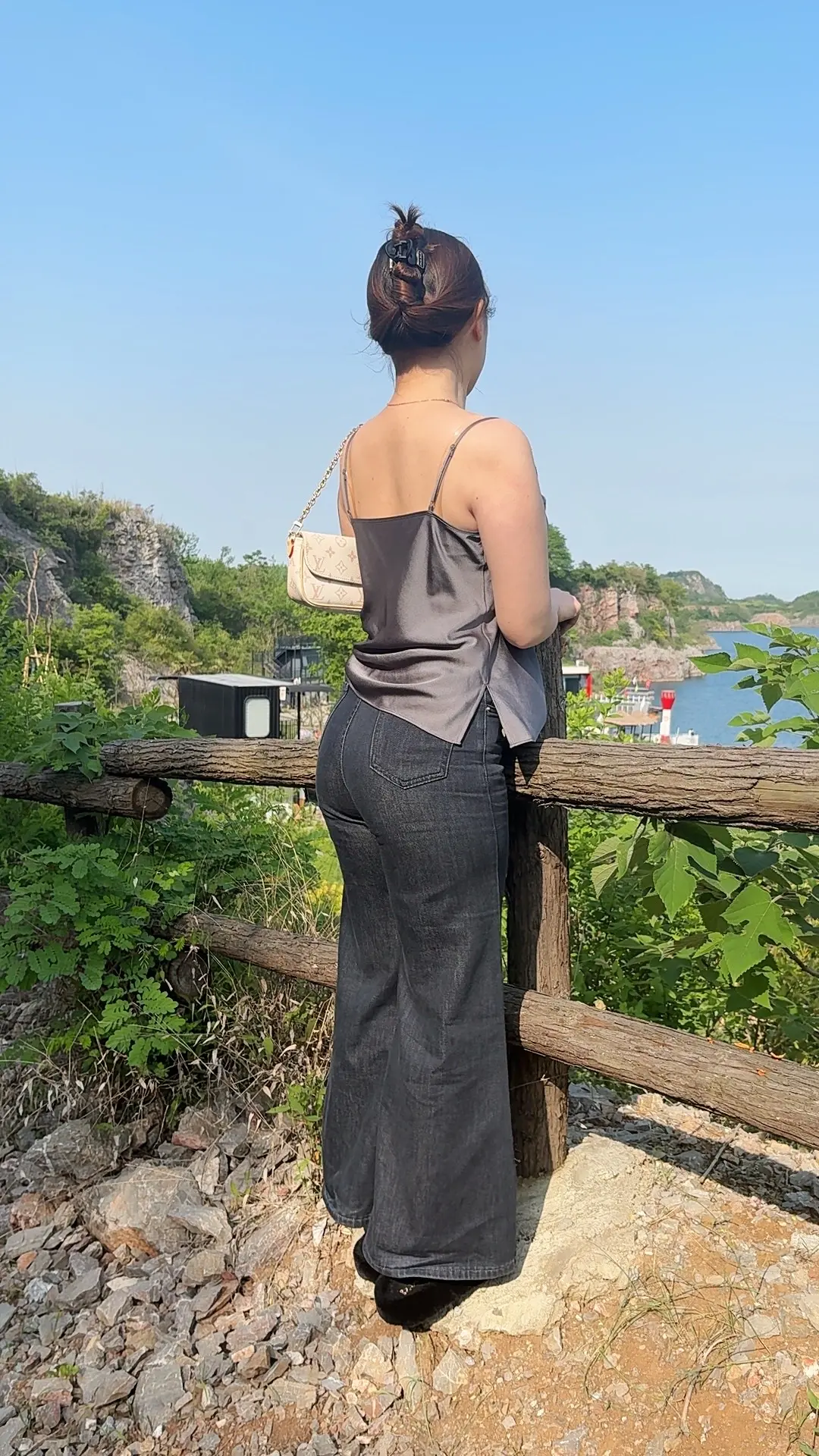 你要明白 好看的衣服要穿在自己身上才叫漂亮