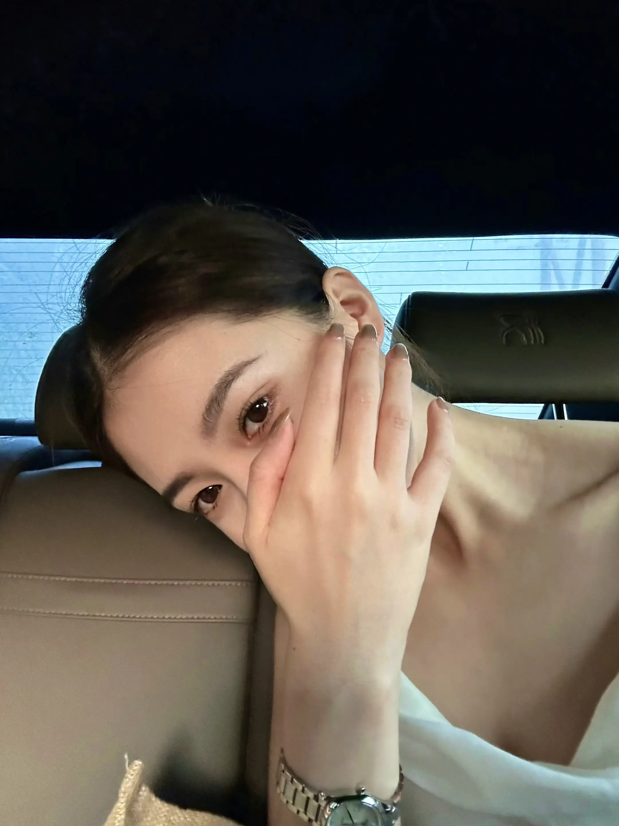 生活在催我赚钱 年龄在催我懂事 身体在催我健康 成年人的世界好像并不快乐.