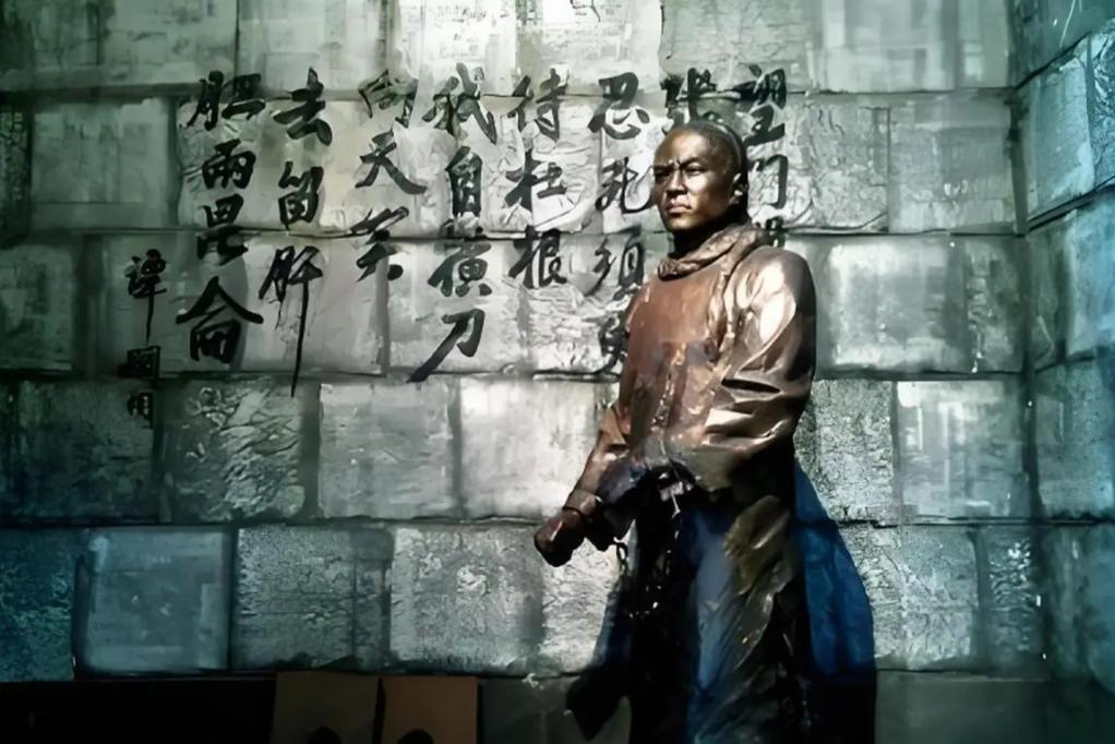 1898年，北京刑部死牢，距离谭嗣同菜市口斩首，只剩最后一夜。昏暗摇曳的烛火下，