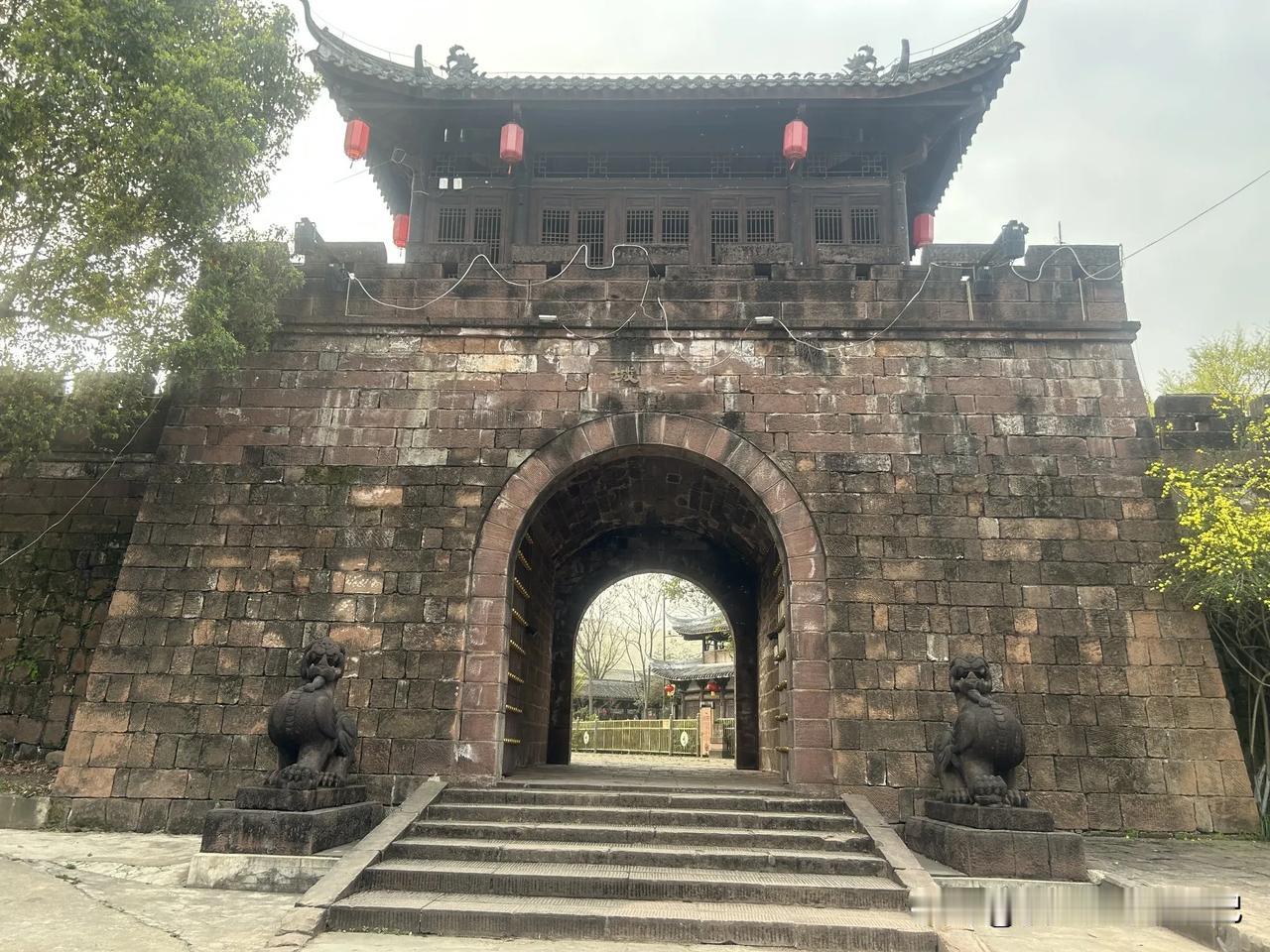 回长沙啦！打算带81岁的老妈去云南弥勒住上一个月呢，长沙实在是太热了！弥勒的平均