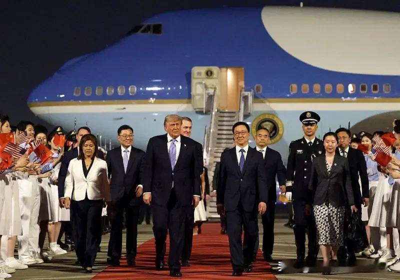 特朗普访华之前，美国强硬派要他对华强硬、挺台湾。访华之后，他说要保持中立、不为台