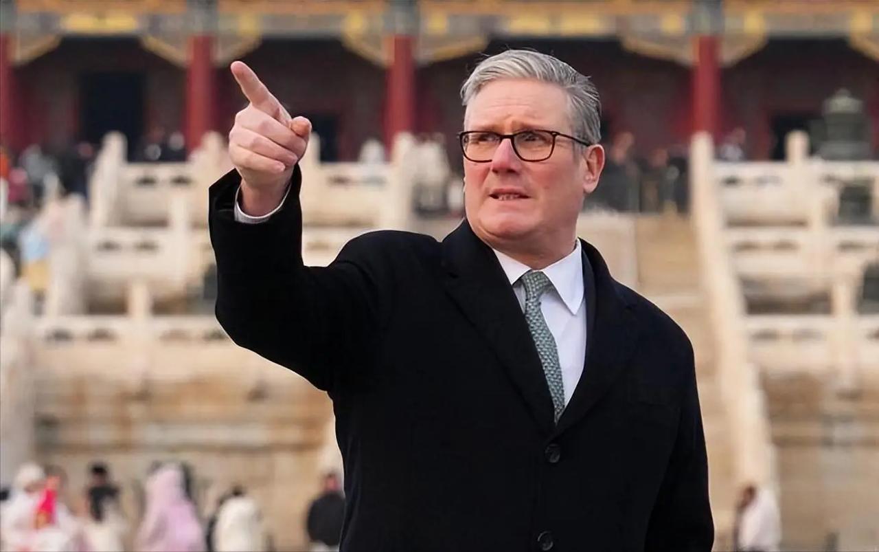 斯塔默这次访华，对他“触动”很大。2月1日，他在接受采访时说：“在科技和基础设施