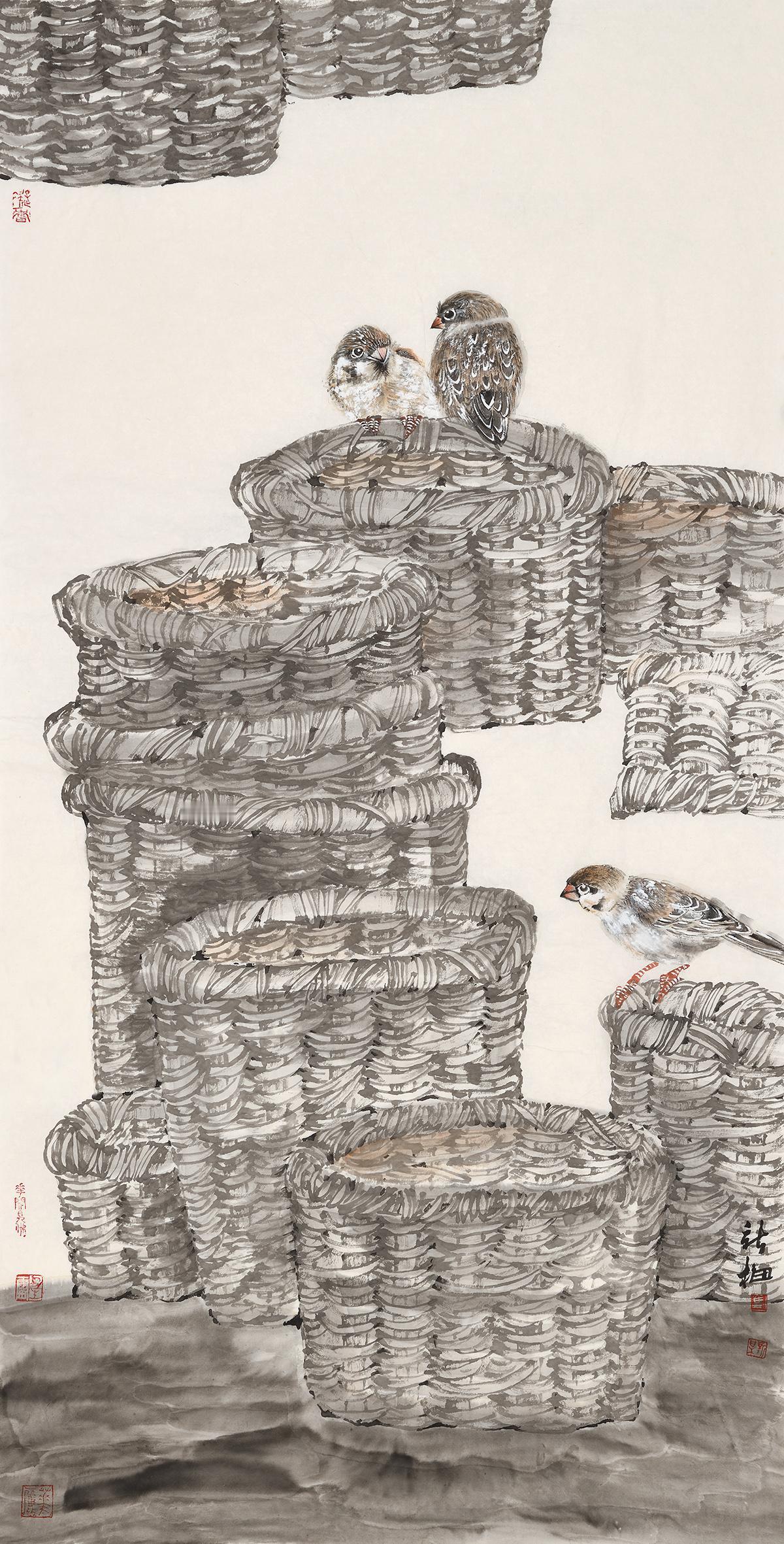 马新梅女士之花鸟作品，如诗如画，美不胜收。她以细腻的笔触，描绘出花鸟的灵动与生机