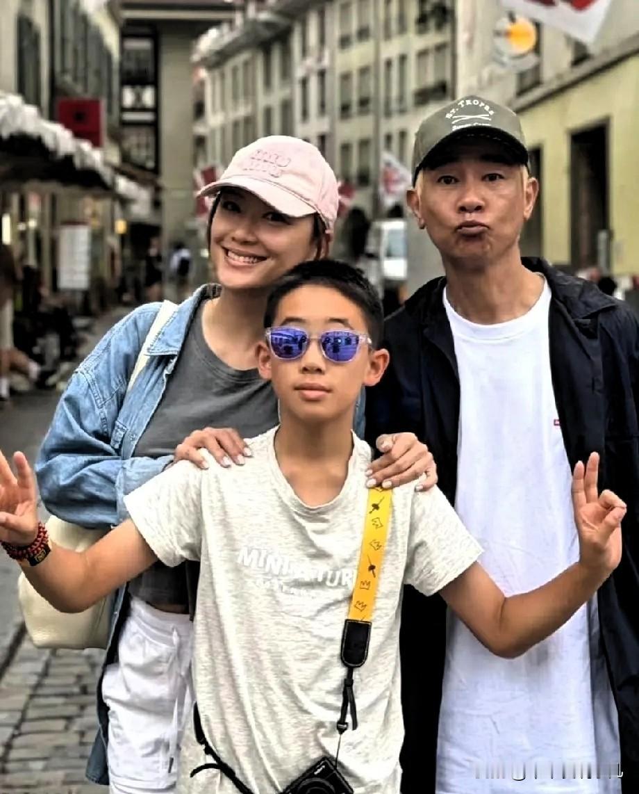 陈小春应采儿，都是我比较喜欢的明星，特别是陈小春，给我的感觉就是非常有男人味，做