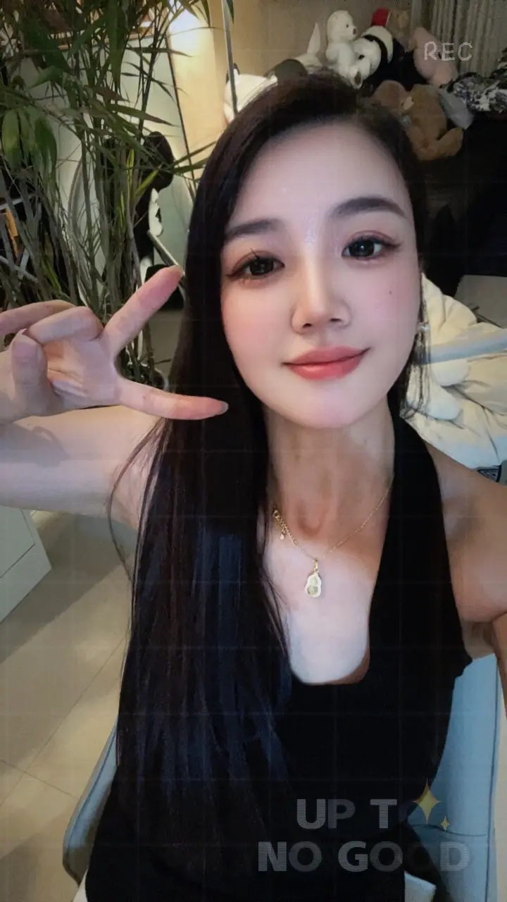 人在累的时候就懒得反驳，以前总是谈理想，现在只想睡个好觉。成年人的情绪