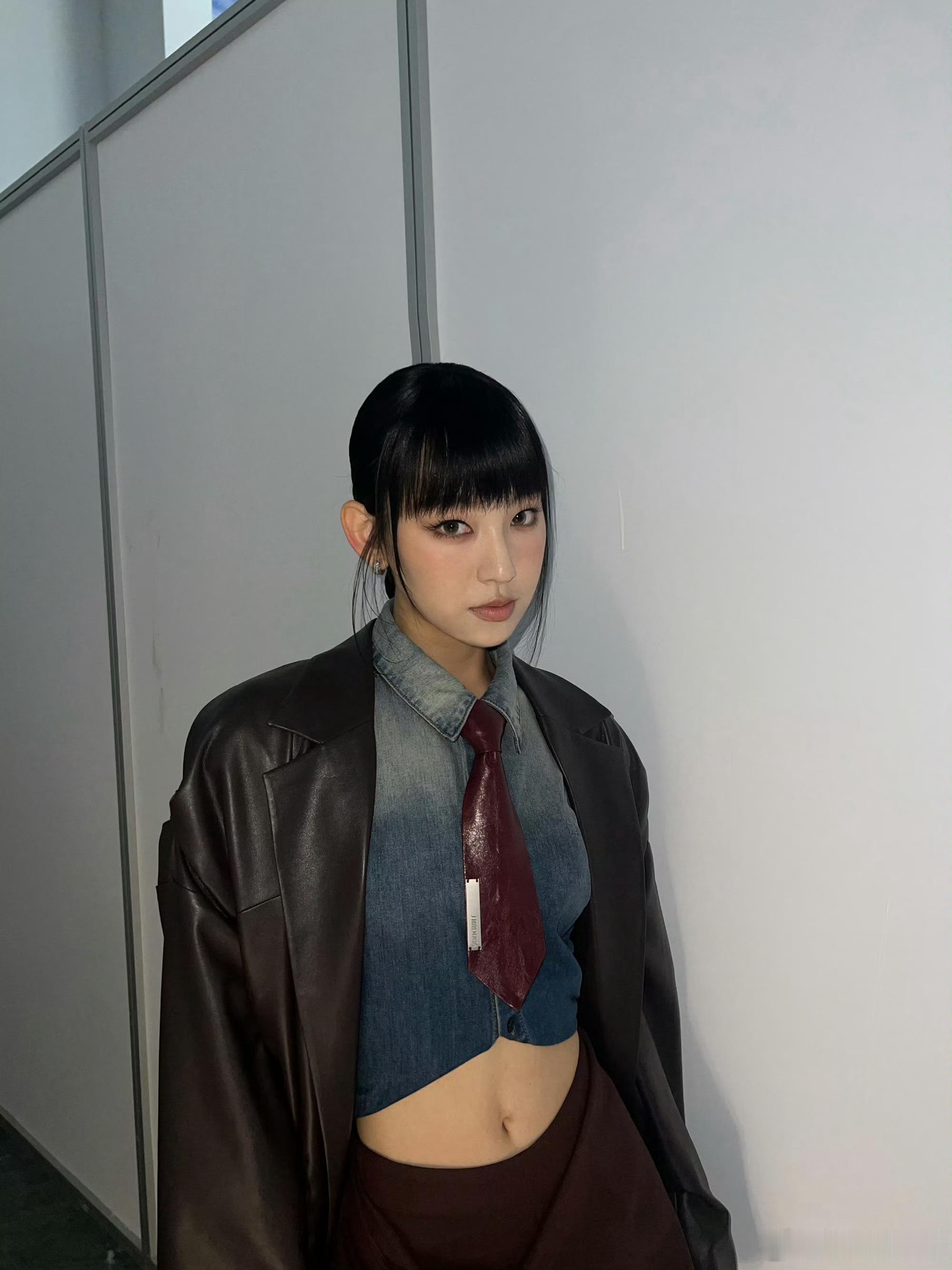 少年歌声自带光亮，不断打磨自我，期待炎明熹留下解锁更多好舞台歌手直播炎明熹留下吧