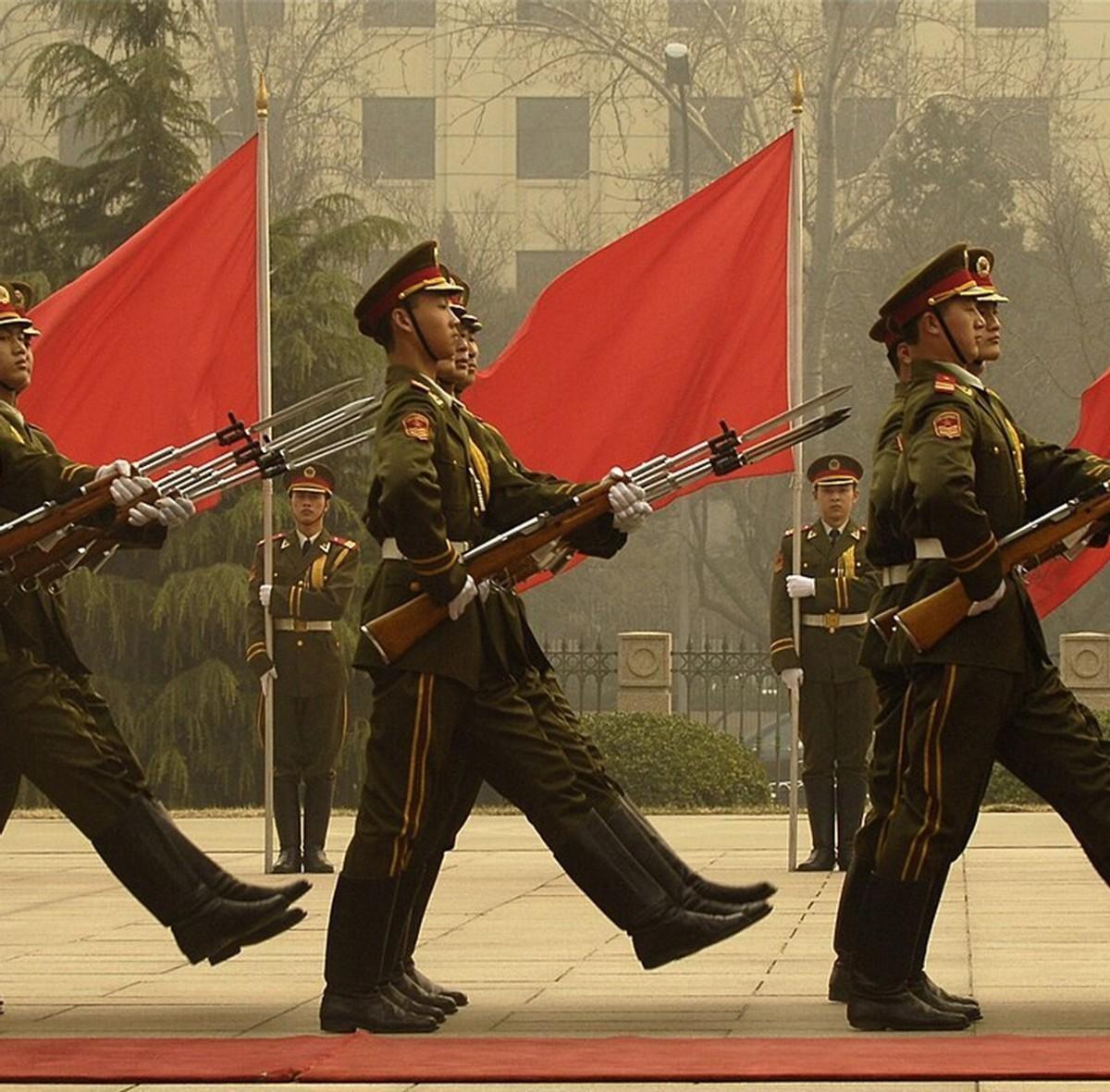 中美俄三个大国，俄罗斯被俄乌战争困在了欧洲，美国被美伊战争困在了中东，只有中国因