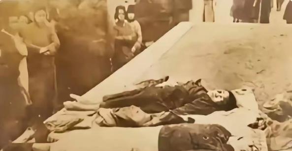 1925年，郭松龄夫妇兵败被处决，遗体被暴尸三日，其夫人甚至未穿鞋，结局极为凄惨