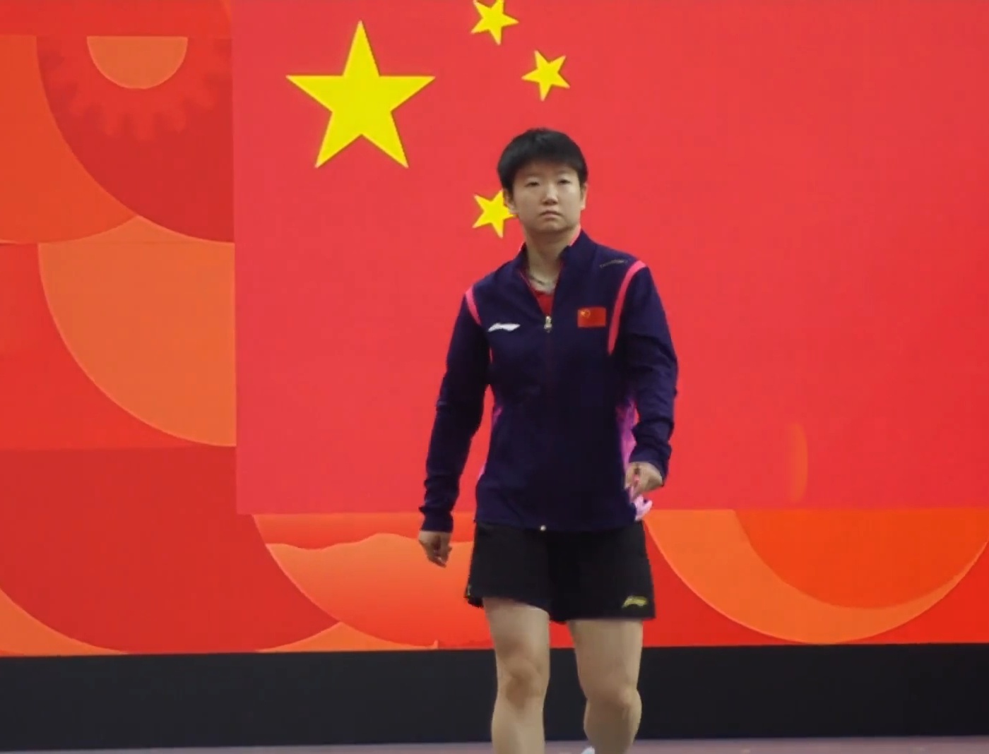 孙颖莎 WTT都知道孙颖莎还没完全伤愈，怎么退赛的没有刚经历亚运魔鬼赛程的孙颖莎
