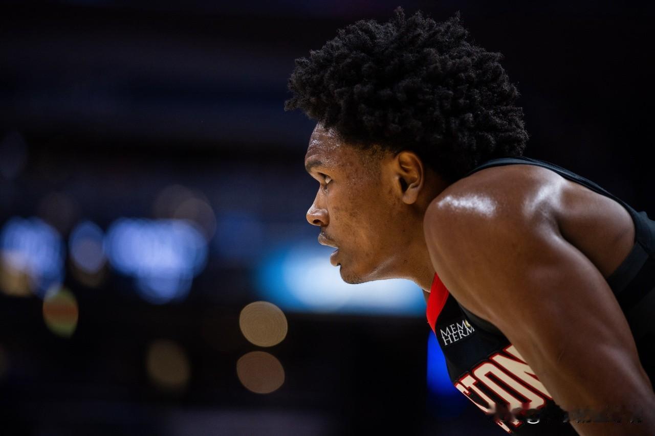 火箭半场打得非常不职业，半场落后没有杰伦布朗的凯尔特人，进攻端打得完全不像NBA