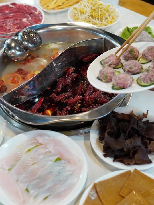 社区藏 30 年的火锅神店！娭毑认证好吃🍲