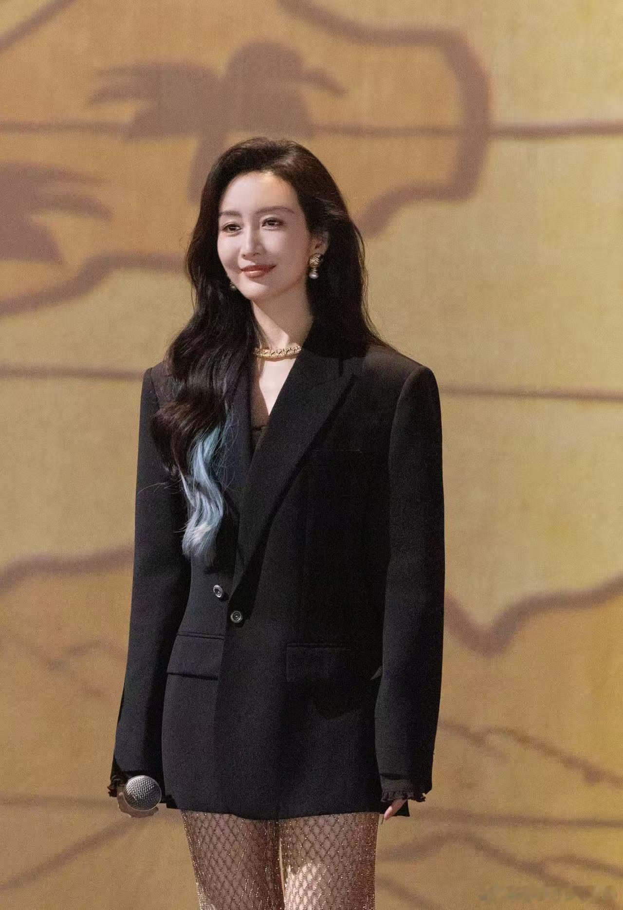 王鸥没有不一马当先的义务大侦探谁被王鸥狠狠期待住！养马风潮吹到她身上，猜谜一马当