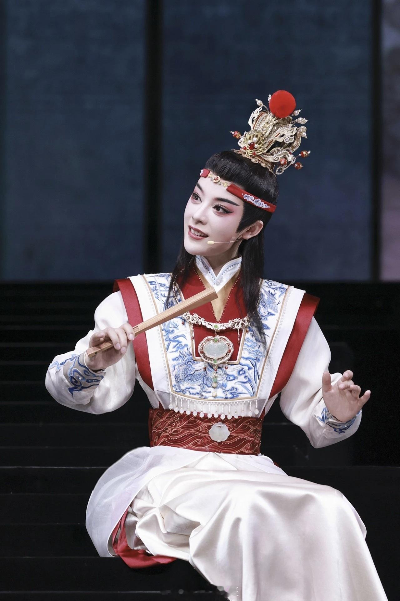 陈丽君越剧《我的大观园》参评第35届上海白玉兰戏剧表演艺术奖 
