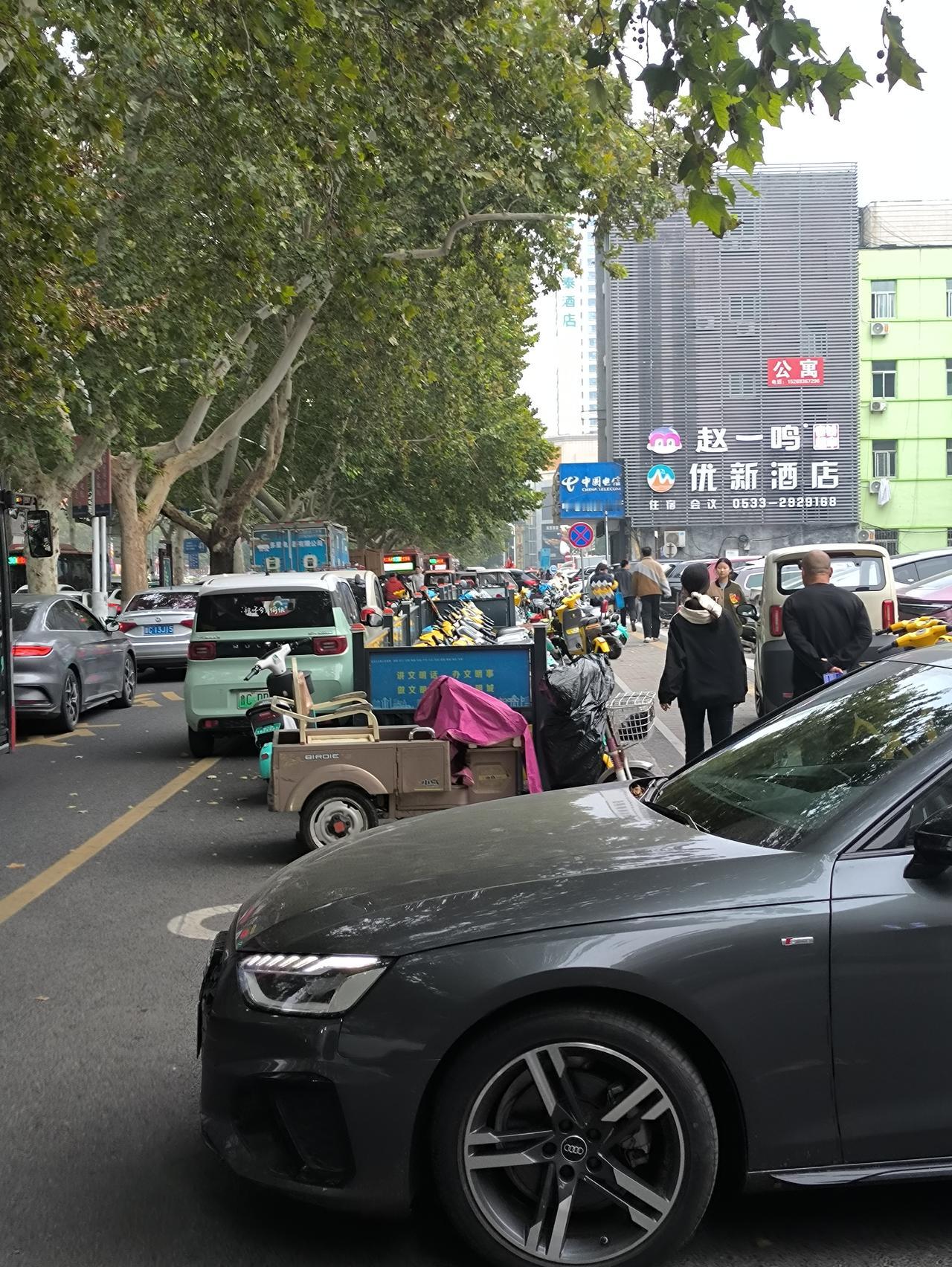 看看山东省淄博市张店区中心路，离八大区不到100m。喜来登万象汇西门这儿堵成什么