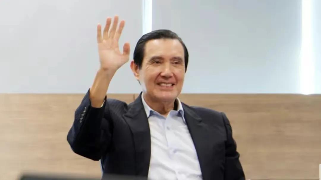 马英九这样的人是越活越明白，回大陆老家一趟，对国家的认同也多了，台湾就是中国的一