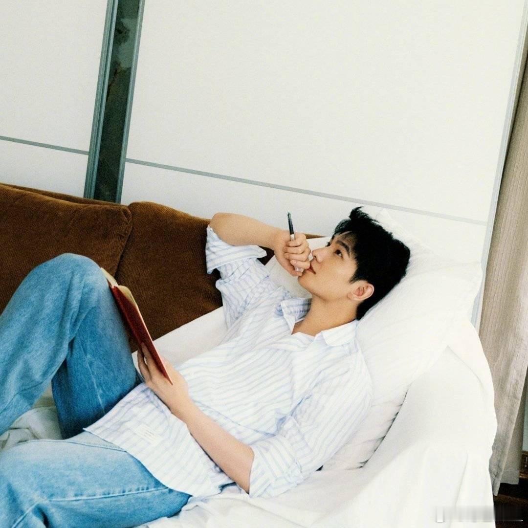 对接回应杨洋回横店复工了，称回横店是正常行程安排，身边一直有工作人员。对接回应杨