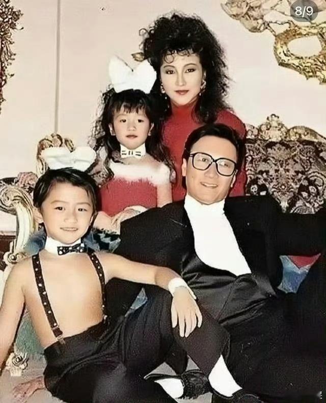 谢贤去世后谢婷婷晒一家与亲友聚会照谢婷婷公开了和家人亲友的聚会合照，至亲好友相伴