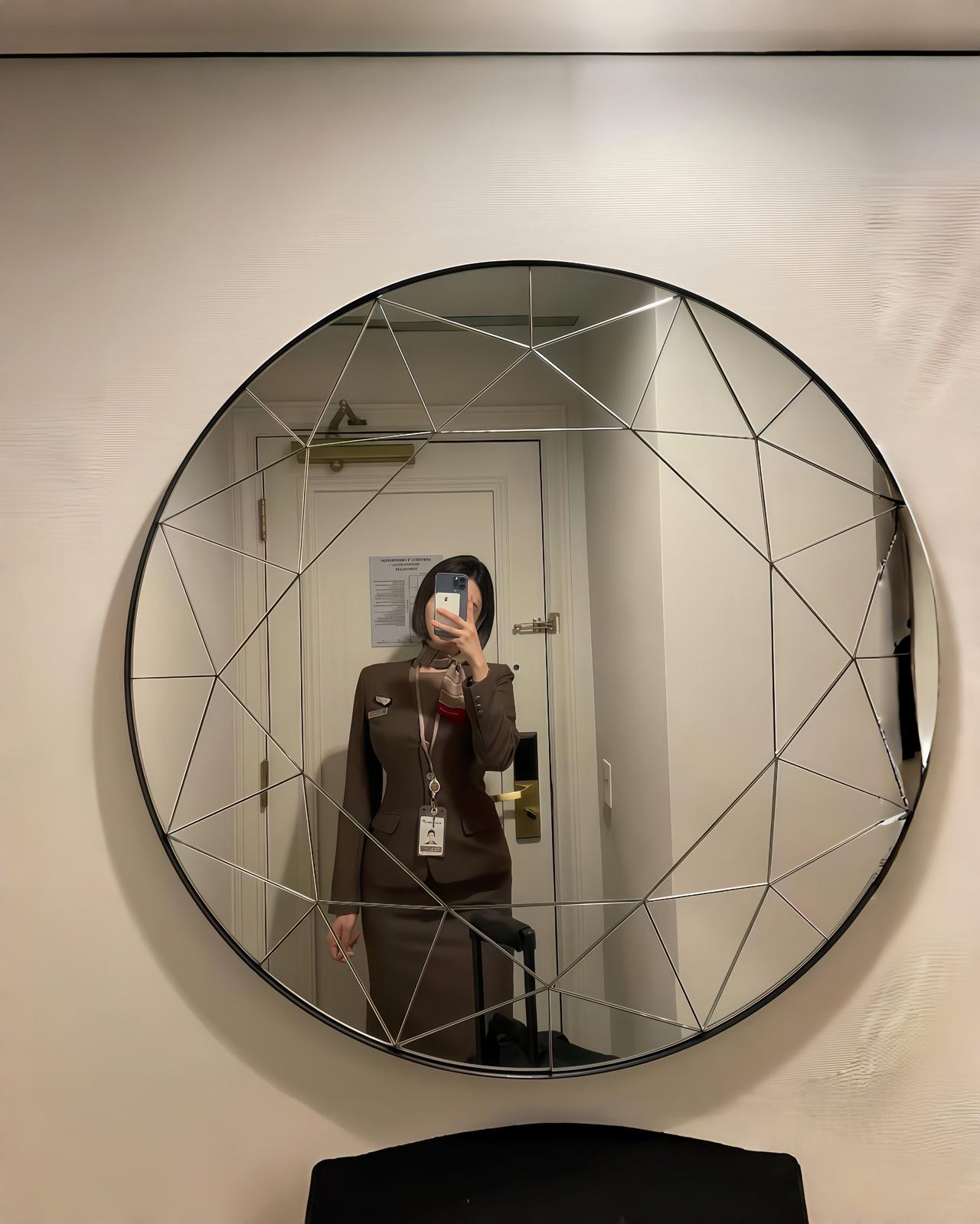 在飞机上享受一杯星巴克咖啡，惬意无比！🛫️☕️